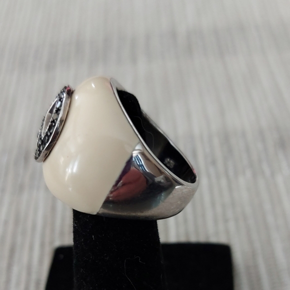 Peace Sign Ring - Picture 2 of 5